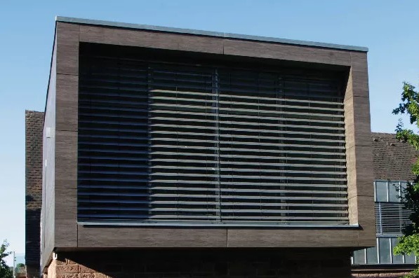 Facade external venetian blinds