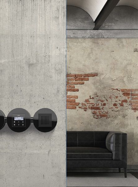 Gira Studio surface-mounted, black glass: RDS radio, black matt